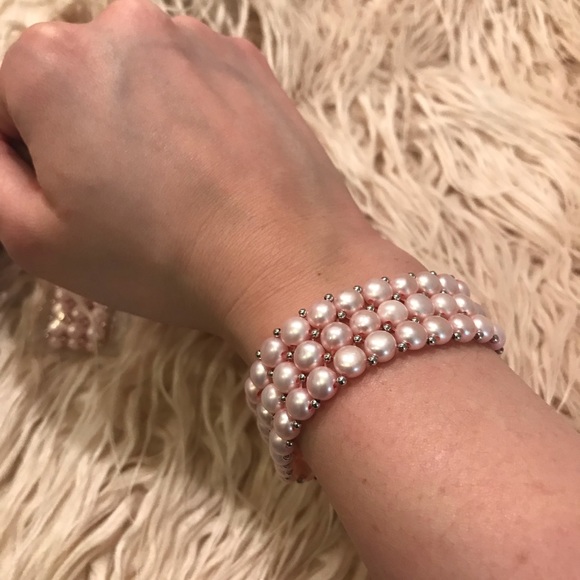 ✨✨NEW PINK FRESH WATER PEARL BRACELET! - Picture 3 of 5